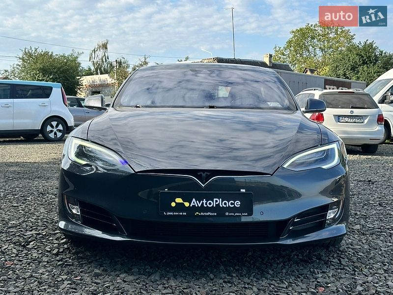 Лифтбек Tesla Model S 2016 в Луцке
