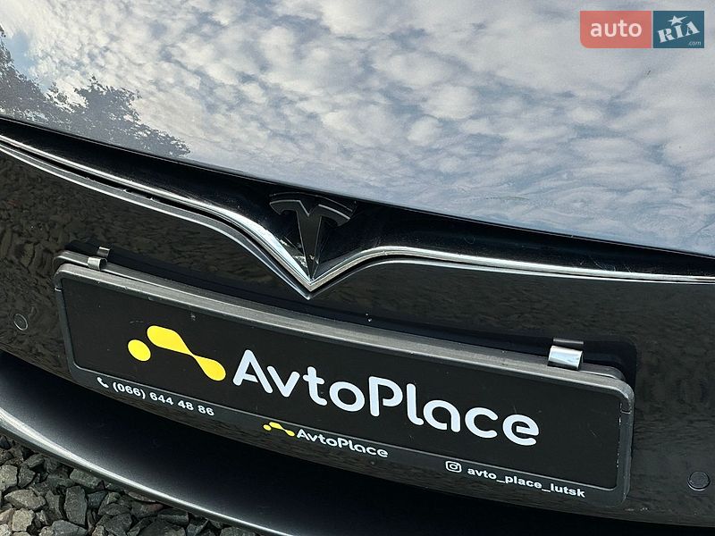 Лифтбек Tesla Model S 2016 в Луцке