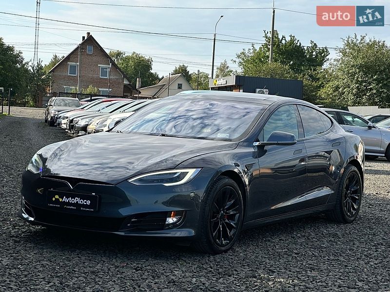 Лифтбек Tesla Model S 2016 в Луцке