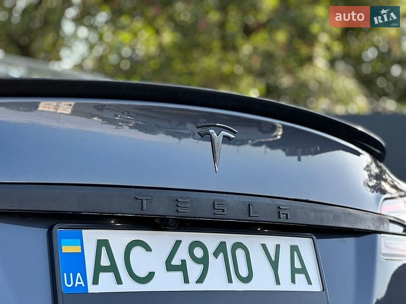 Лифтбек Tesla Model S 2016 в Луцке