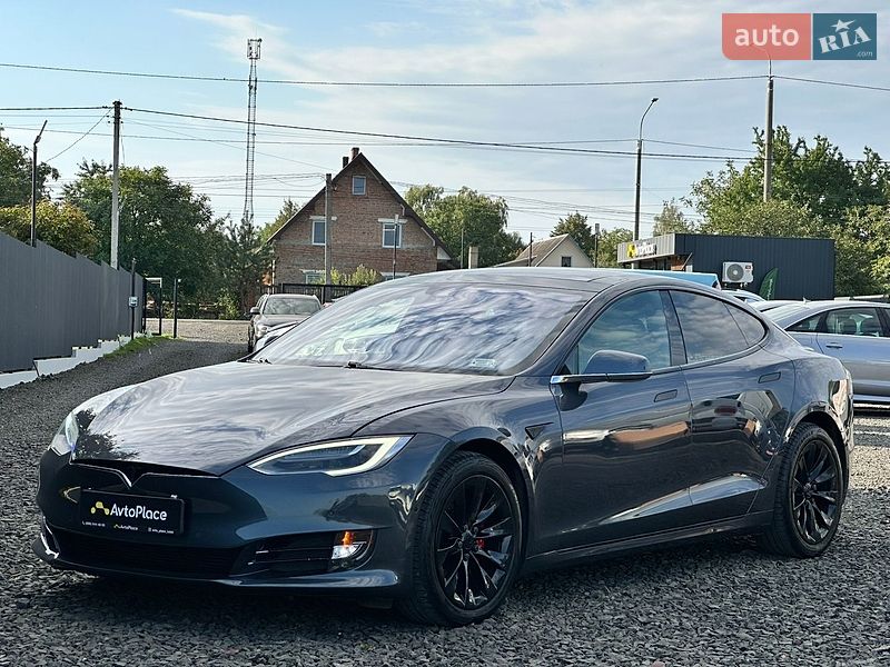 Лифтбек Tesla Model S 2016 в Луцке