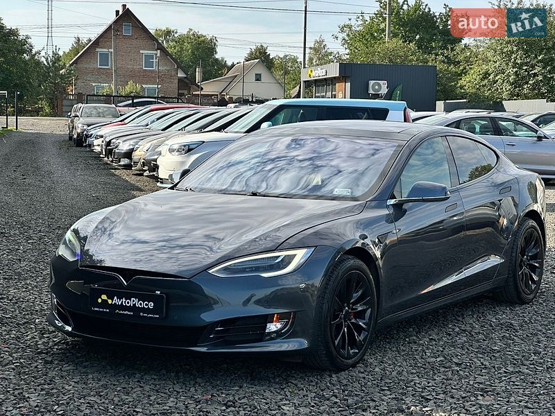 Лифтбек Tesla Model S 2016 в Луцке