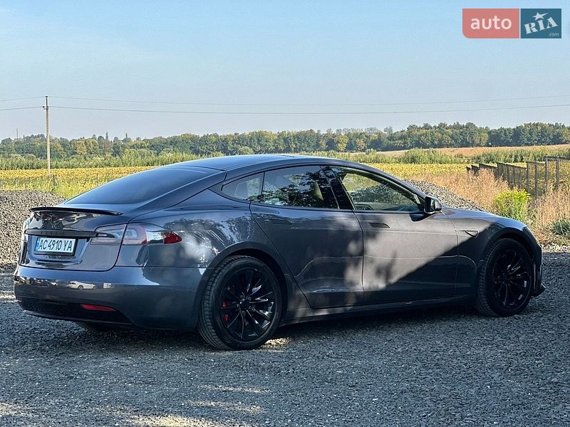 Лифтбек Tesla Model S 2016 в Луцке