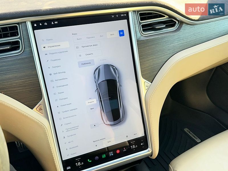 Лифтбек Tesla Model S 2016 в Луцке