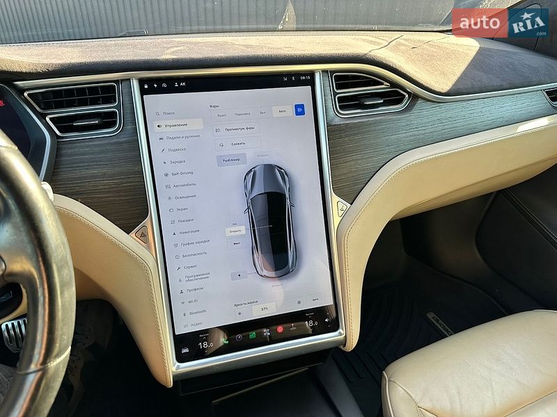 Лифтбек Tesla Model S 2016 в Луцке
