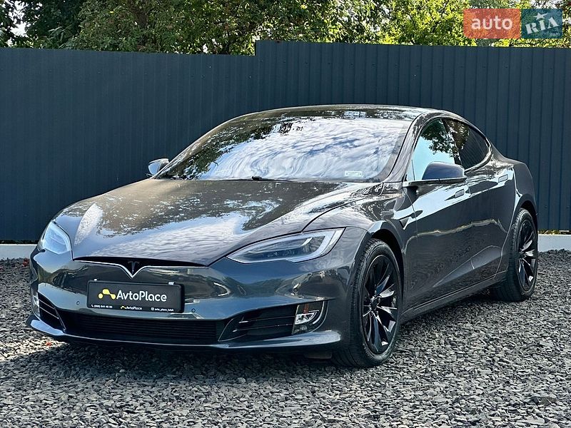 Лифтбек Tesla Model S 2016 в Луцке