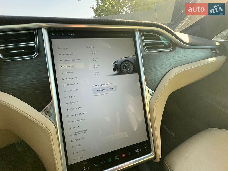 Лифтбек Tesla Model S 2016 в Луцке
