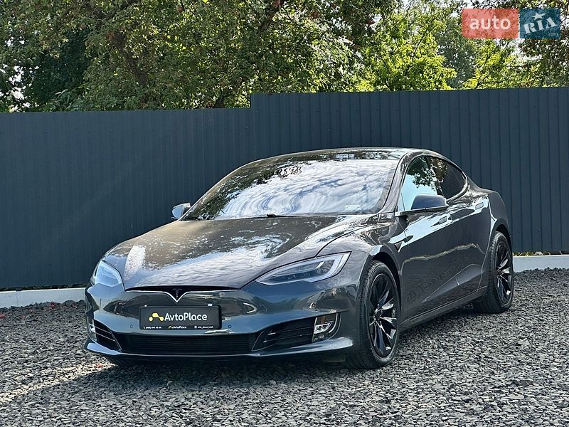 Лифтбек Tesla Model S 2016 в Луцке
