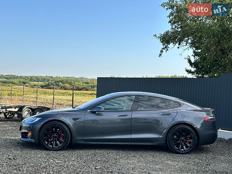 Лифтбек Tesla Model S 2016 в Луцке