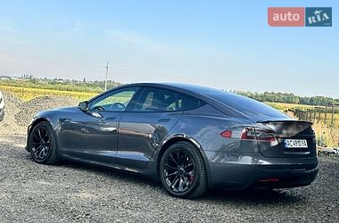Лифтбек Tesla Model S 2016 в Луцке
