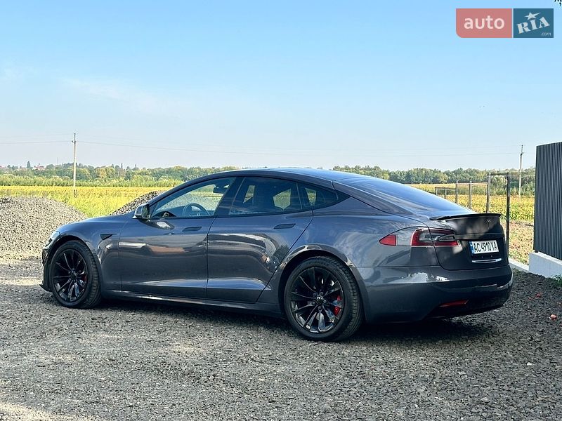 Лифтбек Tesla Model S 2016 в Луцке