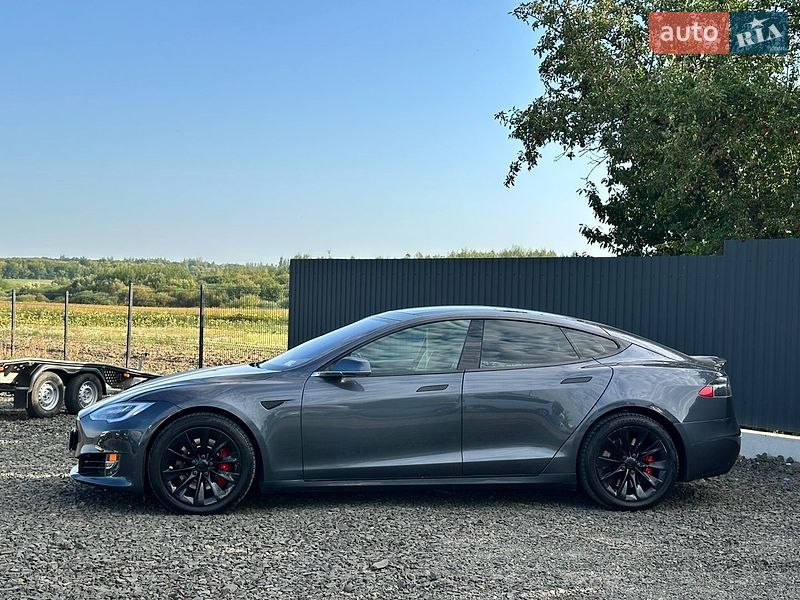 Лифтбек Tesla Model S 2016 в Луцке