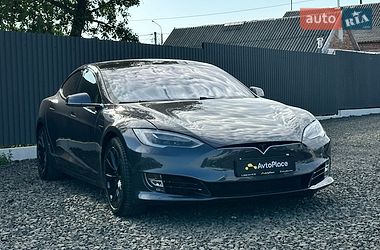 Лифтбек Tesla Model S 2016 в Луцке
