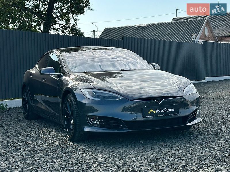 Лифтбек Tesla Model S 2016 в Луцке