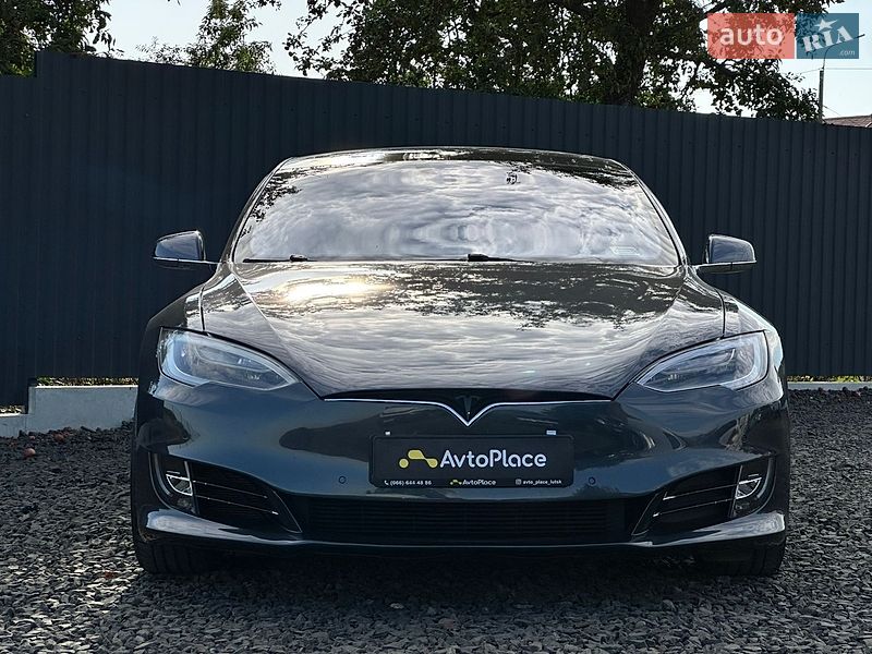 Лифтбек Tesla Model S 2016 в Луцке