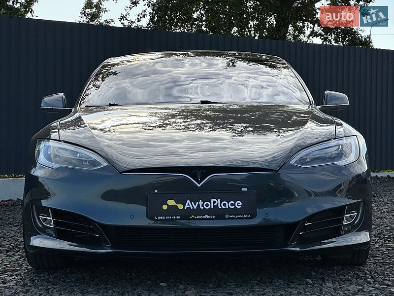 Лифтбек Tesla Model S 2016 в Луцке