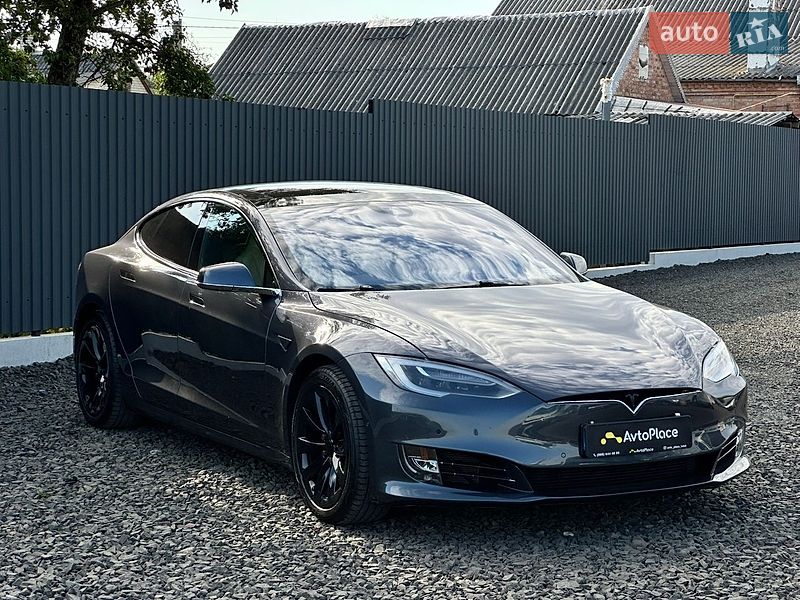 Лифтбек Tesla Model S 2016 в Луцке