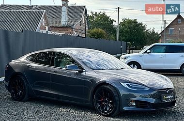 Лифтбек Tesla Model S 2016 в Луцке