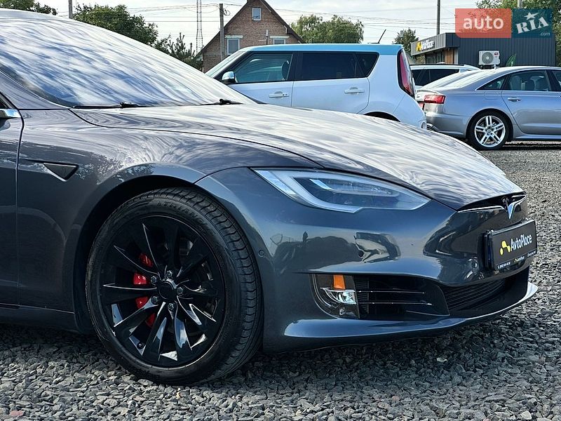Лифтбек Tesla Model S 2016 в Луцке