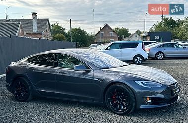 Лифтбек Tesla Model S 2016 в Луцке
