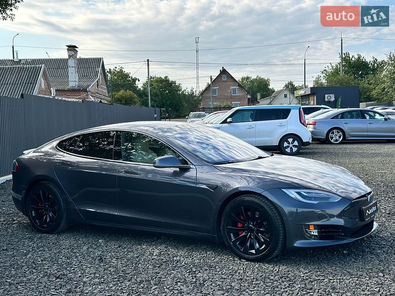 Лифтбек Tesla Model S 2016 в Луцке