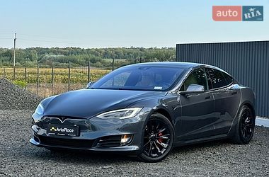 Лифтбек Tesla Model S 2016 в Луцке