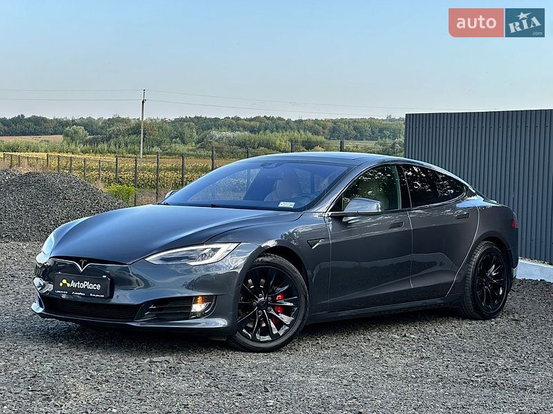 Лифтбек Tesla Model S 2016 в Луцке