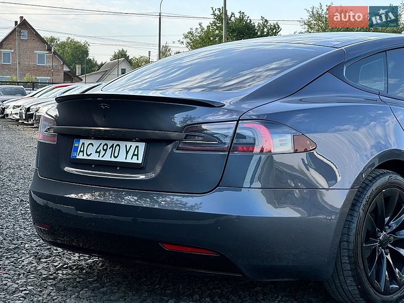Лифтбек Tesla Model S 2016 в Луцке