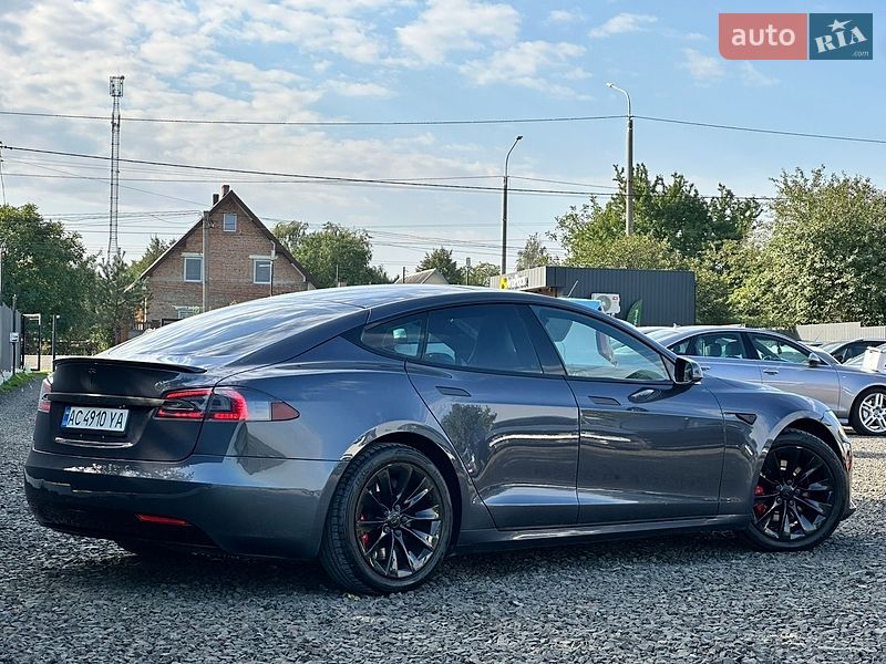 Лифтбек Tesla Model S 2016 в Луцке