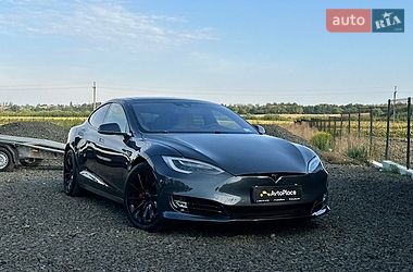 Лифтбек Tesla Model S 2016 в Луцке