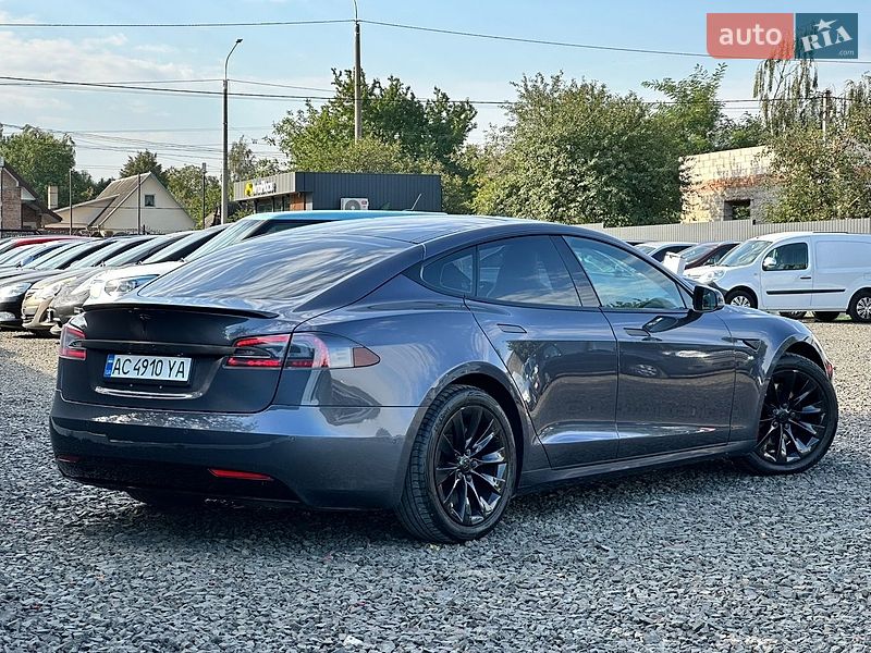 Лифтбек Tesla Model S 2016 в Луцке