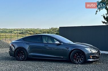 Лифтбек Tesla Model S 2016 в Луцке
