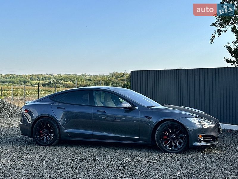 Лифтбек Tesla Model S 2016 в Луцке