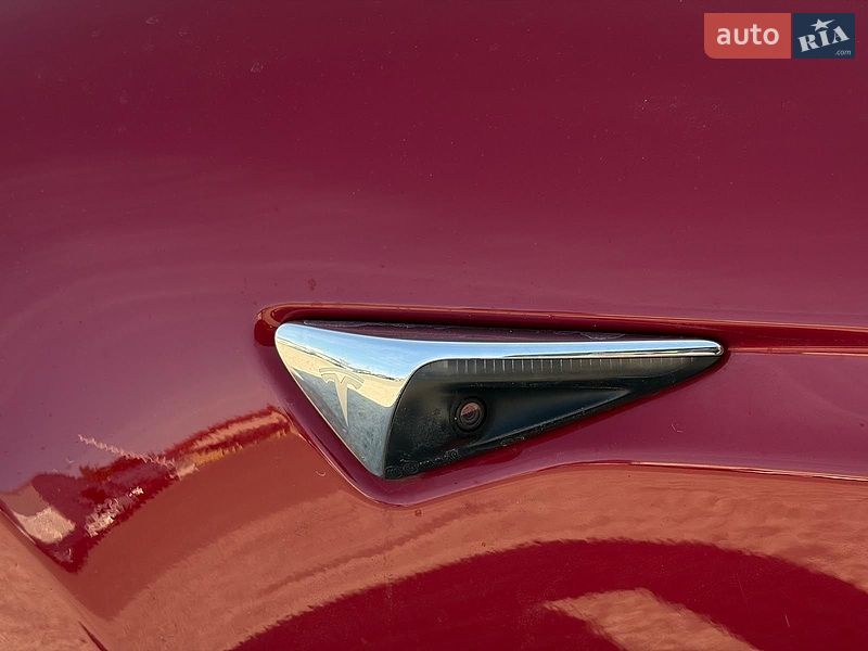 Лифтбек Tesla Model S 2018 в Львове