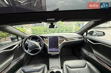 Лифтбек Tesla Model S 2017 в Стрые