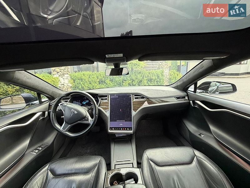 Лифтбек Tesla Model S 2017 в Стрые