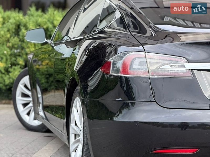 Лифтбек Tesla Model S 2017 в Стрые