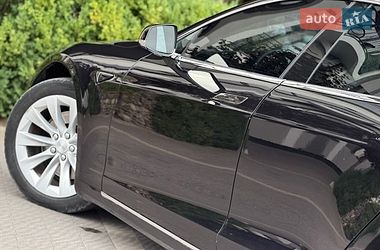 Лифтбек Tesla Model S 2017 в Стрые