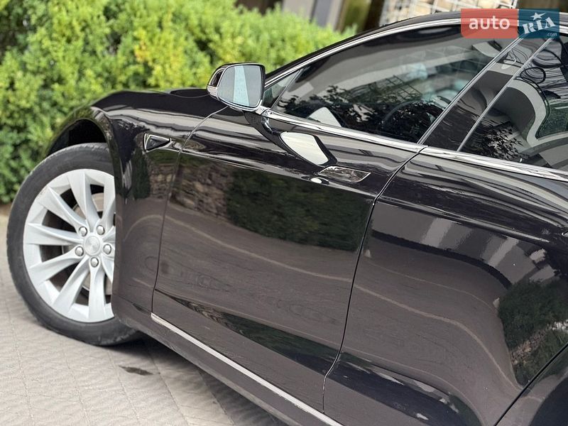 Лифтбек Tesla Model S 2017 в Стрые