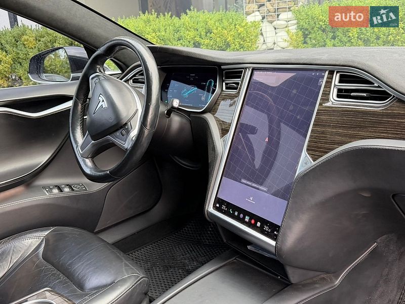 Лифтбек Tesla Model S 2017 в Стрые