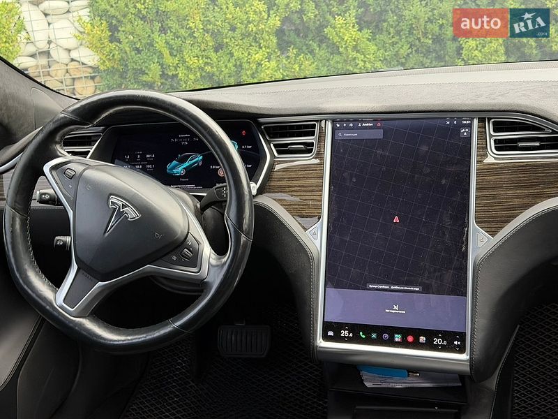 Лифтбек Tesla Model S 2017 в Стрые