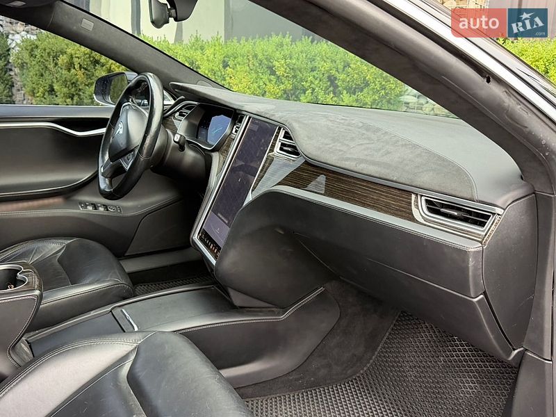 Лифтбек Tesla Model S 2017 в Стрые