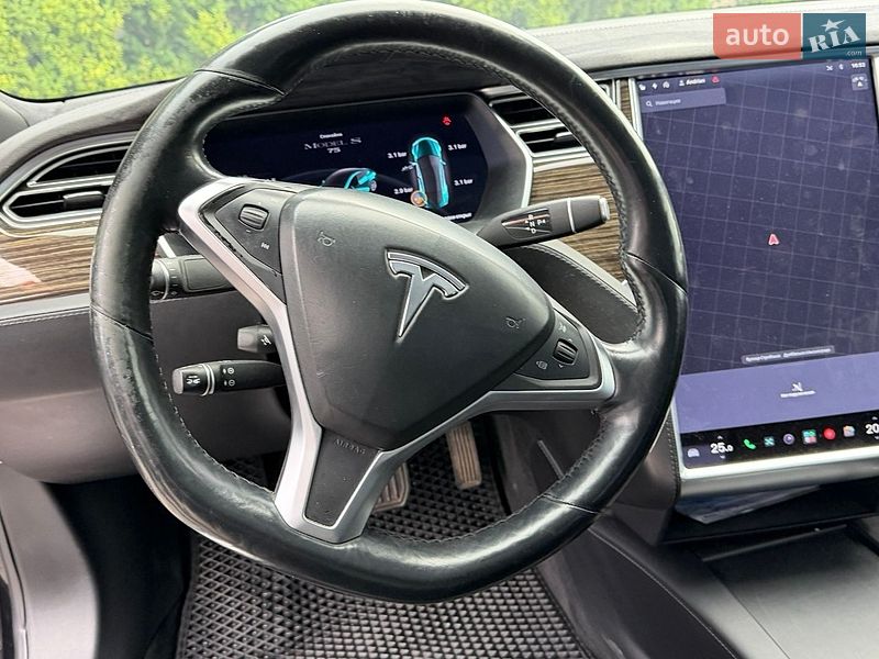 Лифтбек Tesla Model S 2017 в Стрые