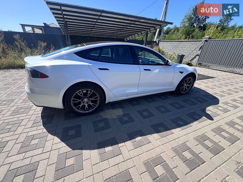 Лифтбек Tesla Model S 2021 в Киеве