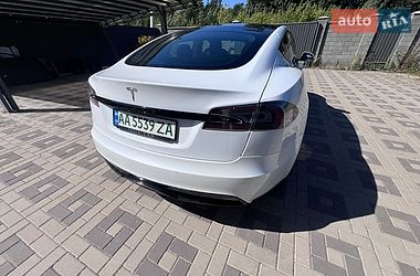 Лифтбек Tesla Model S 2021 в Киеве