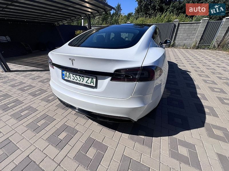 Лифтбек Tesla Model S 2021 в Киеве