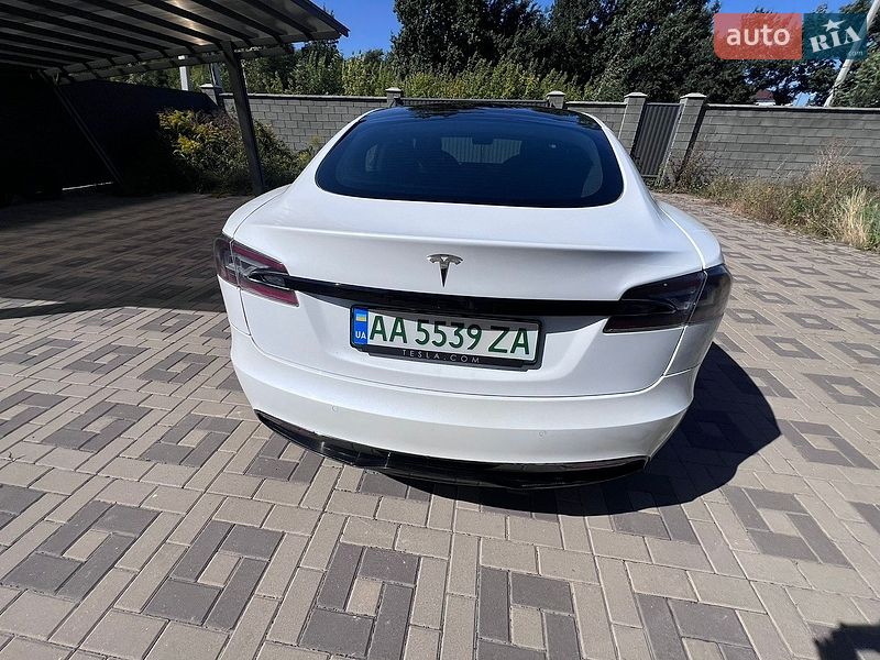 Лифтбек Tesla Model S 2021 в Киеве