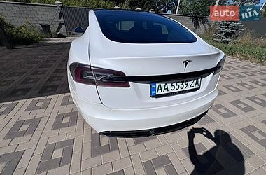 Лифтбек Tesla Model S 2021 в Киеве