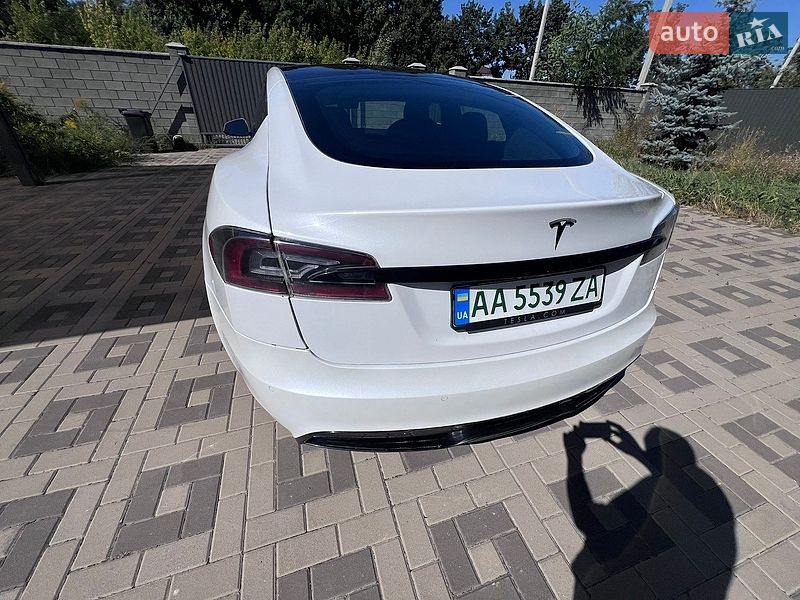 Лифтбек Tesla Model S 2021 в Киеве