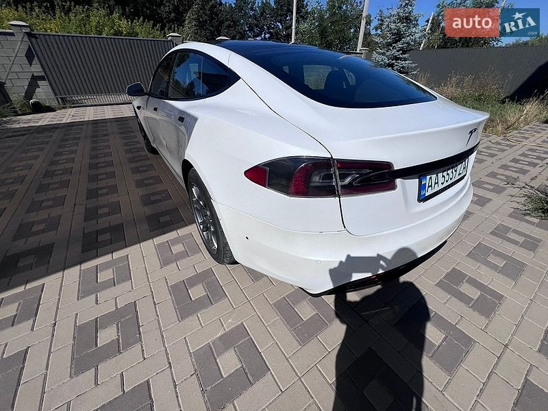 Лифтбек Tesla Model S 2021 в Киеве